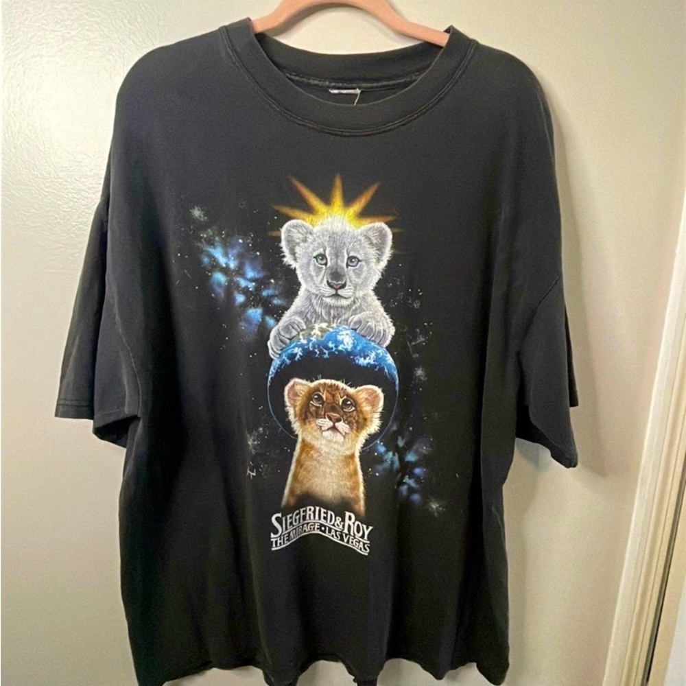 The Mirage Las Vegas Siegfried and Roy tee shirt